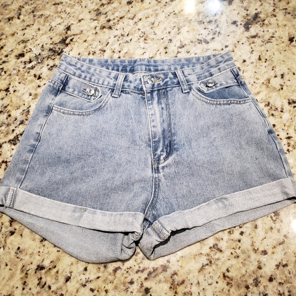 🧑‍🎄10/10🧑‍🎄Shein shorts - Picture 3 of 10